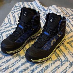 New On Running Men's Cloudrock Trek Waterproof men size 8.5